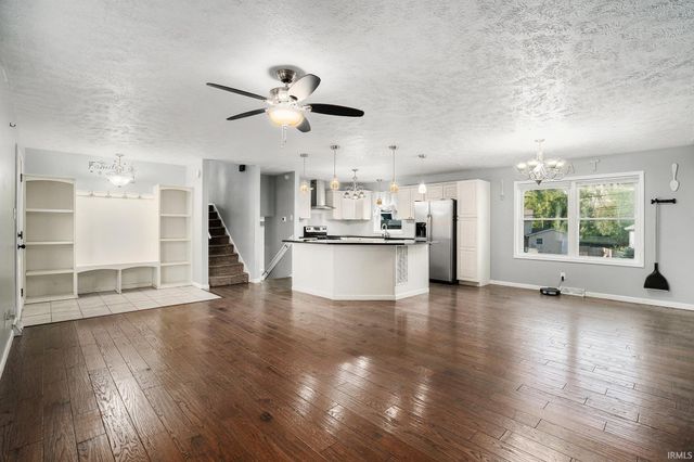 1707 W East Lake Drive, Elkhart, IN 46514