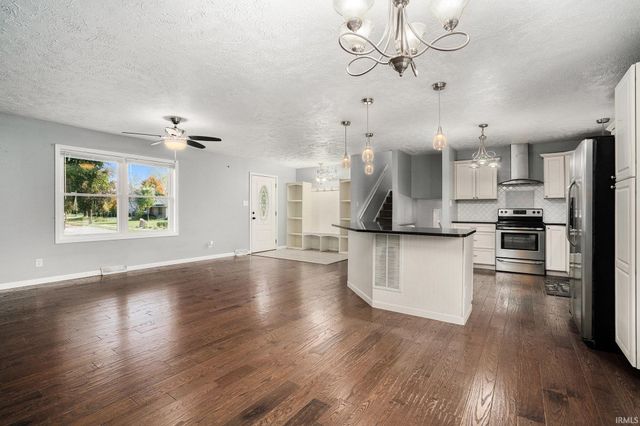 1707 W East Lake Drive, Elkhart, IN 46514