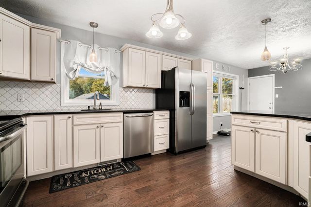 1707 W East Lake Drive, Elkhart, IN 46514