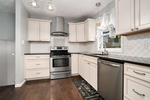 1707 W East Lake Drive, Elkhart, IN 46514