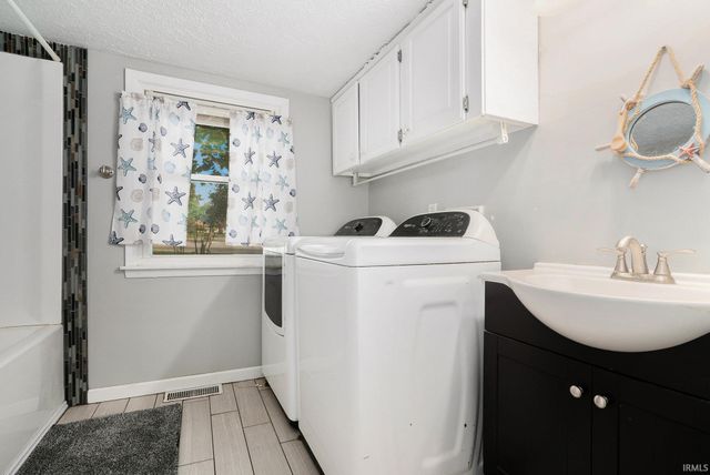 1707 W East Lake Drive, Elkhart, IN 46514