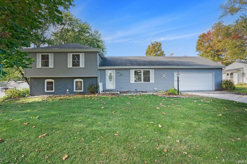 1707 W East Lake Drive, Elkhart, IN 46514
