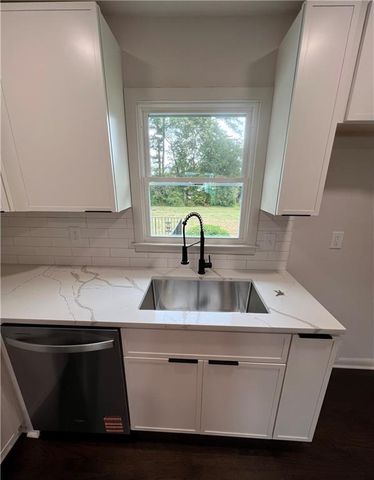 2649 Oak Circle, Ellenwood, GA 30294