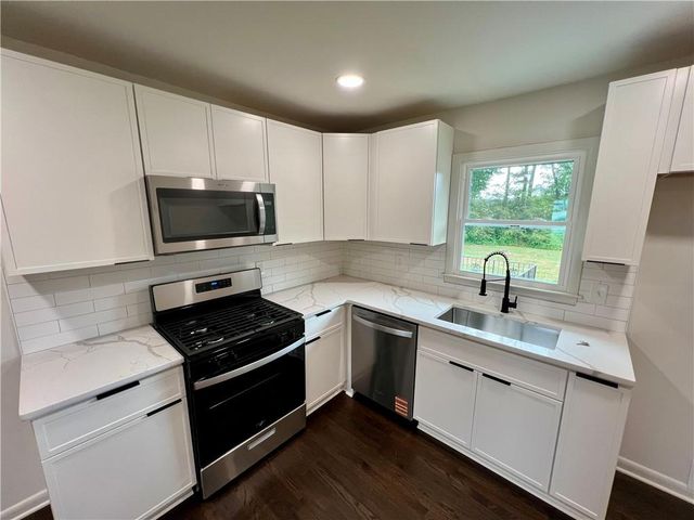 2649 Oak Circle, Ellenwood, GA 30294