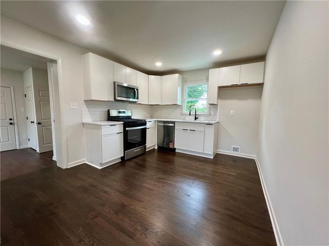2649 Oak Circle, Ellenwood, GA 30294