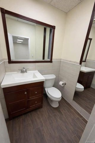 7909 Roosevelt Avenue, Jackson Heights, NY 11372