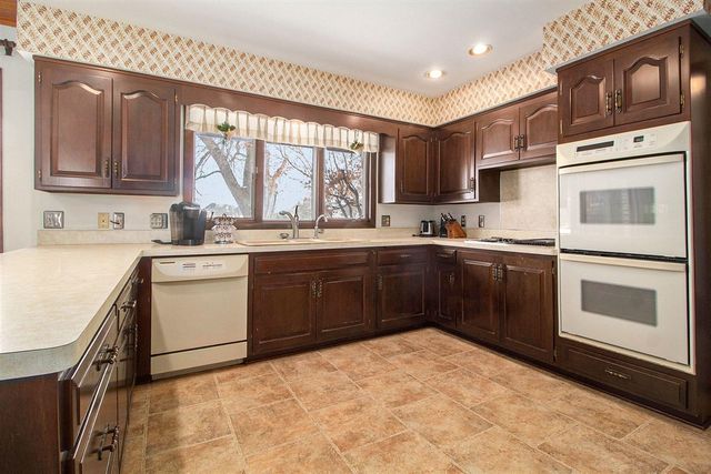 2827 Fairway Drive, Saline, MI 48176