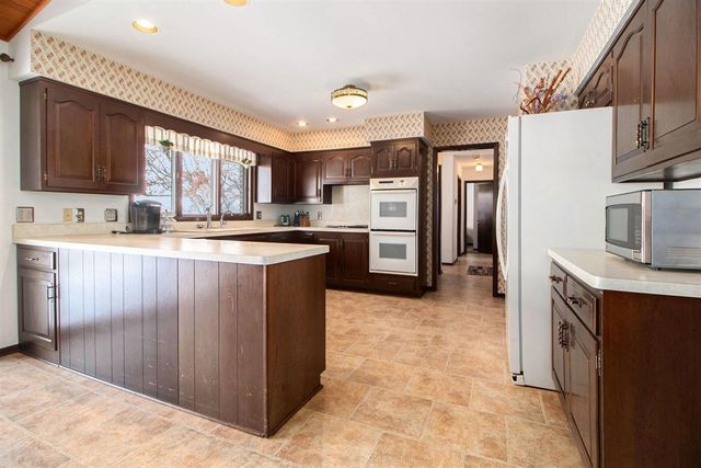 2827 Fairway Drive, Saline, MI 48176