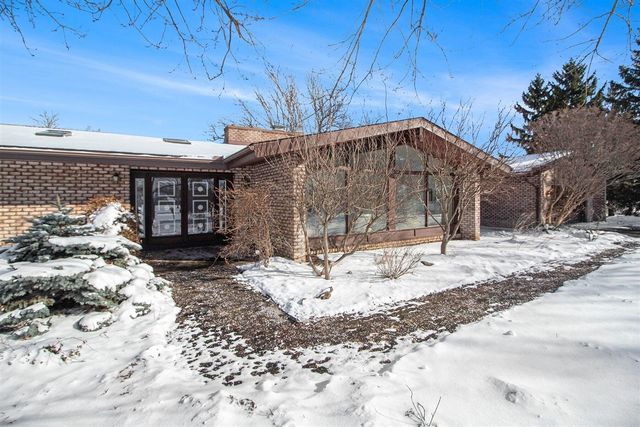 2827 Fairway Drive, Saline, MI 48176