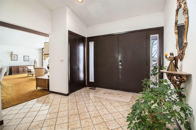 2827 Fairway Drive, Saline, MI 48176