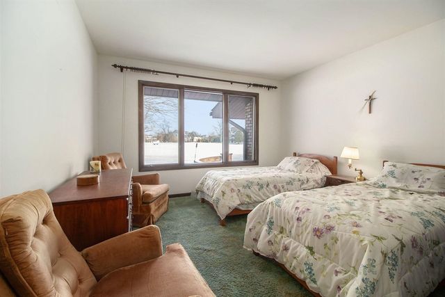 2827 Fairway Drive, Saline, MI 48176