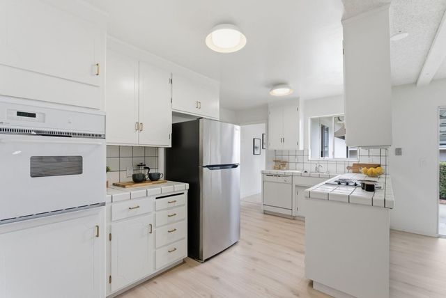 2853 Clifford Avenue, San Carlos, CA 94070