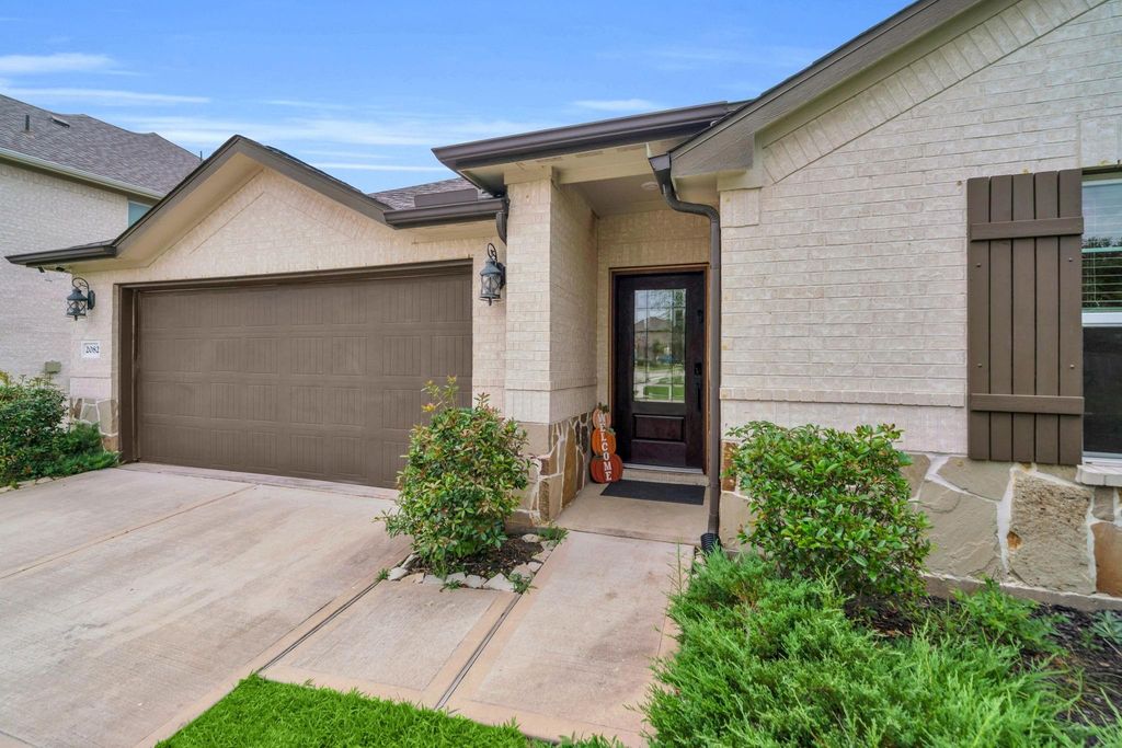 2082 Gadwall Drive, Conroe, TX 77384