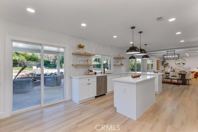 10900 Remmet Avenue, Chatsworth (los Angeles), CA 91311