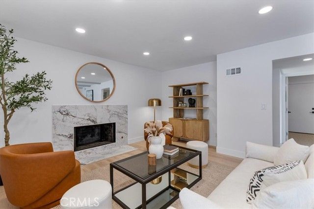 10900 Remmet Avenue, Chatsworth (los Angeles), CA 91311