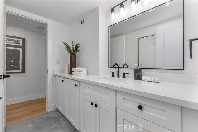 10900 Remmet Avenue, Chatsworth (los Angeles), CA 91311