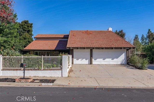 10900 Remmet Avenue, Chatsworth (los Angeles), CA 91311
