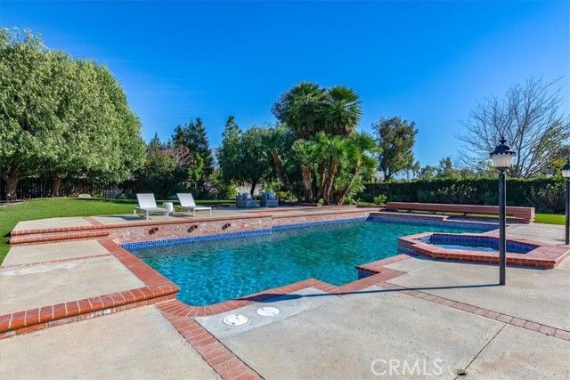 10900 Remmet Avenue, Chatsworth (los Angeles), CA 91311