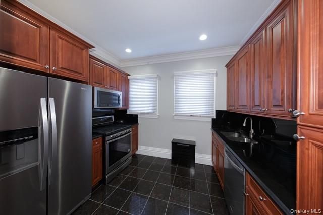 25 Trinity Place 6C, Hewlett, NY 11557
