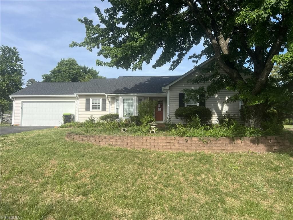 165 River Crest Court, Clemmons, NC 27012