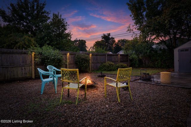 242 Flamingo Dr, Louisville, KY 40218