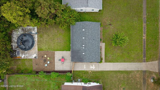 242 Flamingo Dr, Louisville, KY 40218
