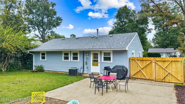 242 Flamingo Dr, Louisville, KY 40218
