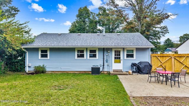 242 Flamingo Dr, Louisville, KY 40218
