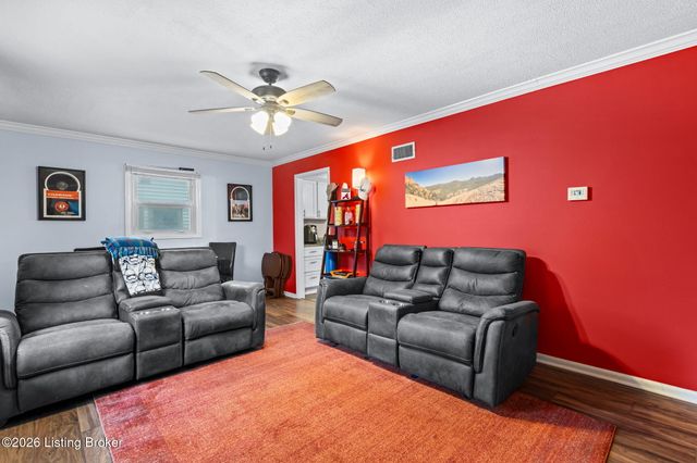 242 Flamingo Dr, Louisville, KY 40218