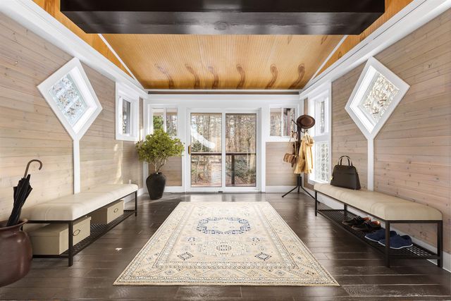 6 Barkland Drive, Derry, NH 03038