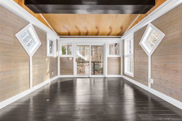 6 Barkland Drive, Derry, NH 03038