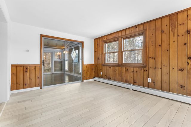 6 Barkland Drive, Derry, NH 03038