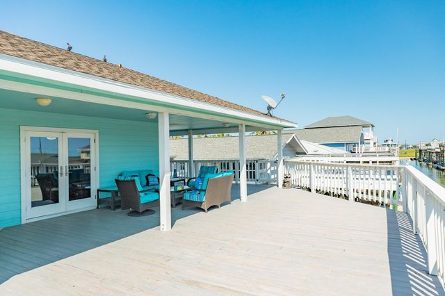 247 Schooner Drive, Freeport, TX 77541