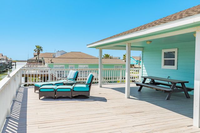 247 Schooner Drive, Freeport, TX 77541