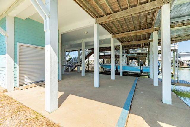 247 Schooner Drive, Freeport, TX 77541