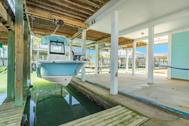 247 Schooner Drive, Freeport, TX 77541