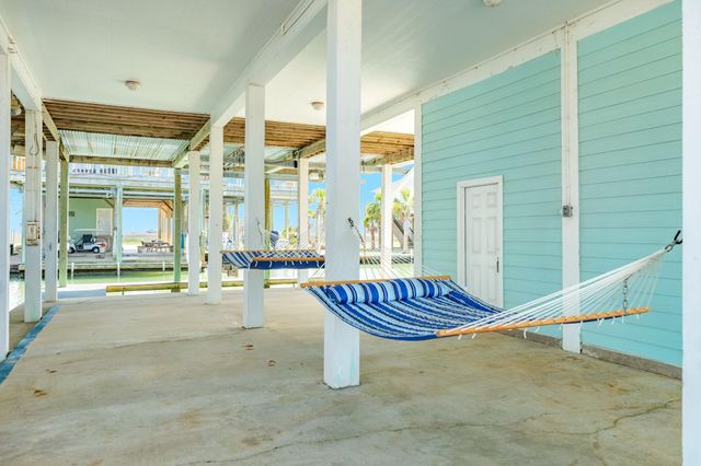 247 Schooner Drive, Freeport, TX 77541