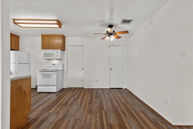 134 Tejas ST, Smithville, TX 78957