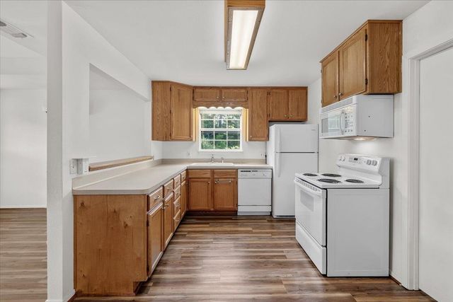 134 Tejas ST, Smithville, TX 78957