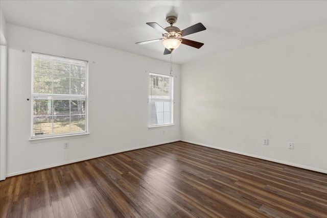 134 Tejas ST, Smithville, TX 78957