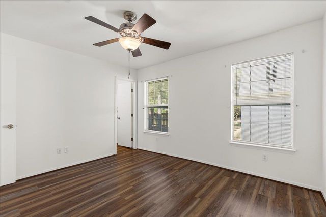 134 Tejas ST, Smithville, TX 78957