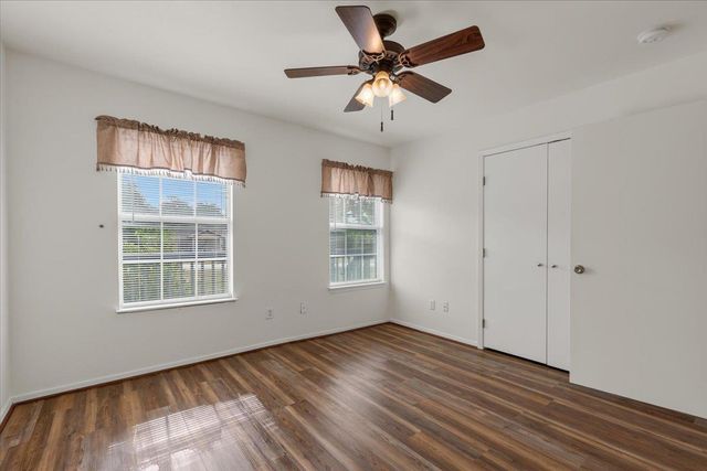 134 Tejas ST, Smithville, TX 78957