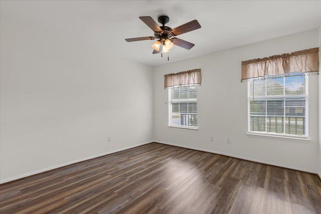 134 Tejas ST, Smithville, TX 78957