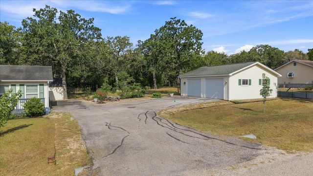134 Tejas ST, Smithville, TX 78957