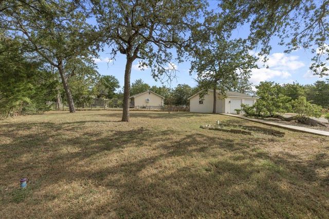 134 Tejas ST, Smithville, TX 78957
