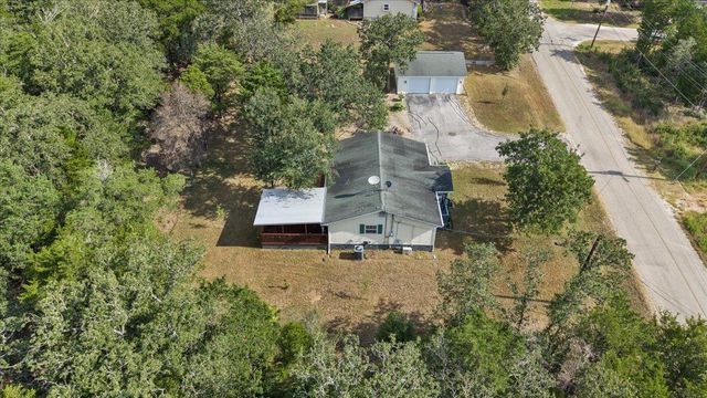 134 Tejas ST, Smithville, TX 78957