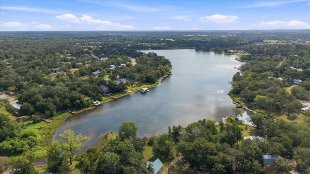 134 Tejas ST, Smithville, TX 78957
