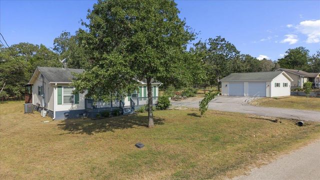 134 Tejas ST, Smithville, TX 78957