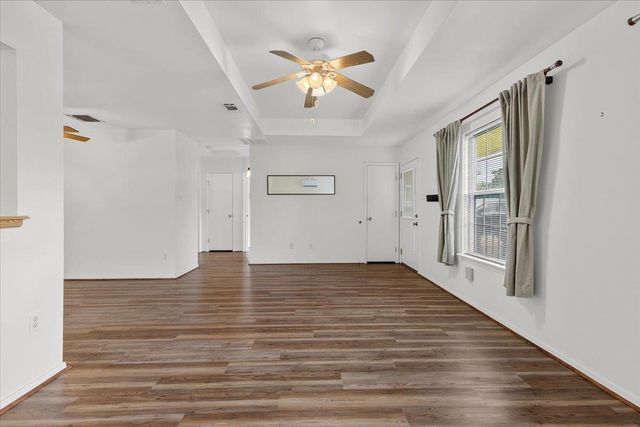 134 Tejas ST, Smithville, TX 78957