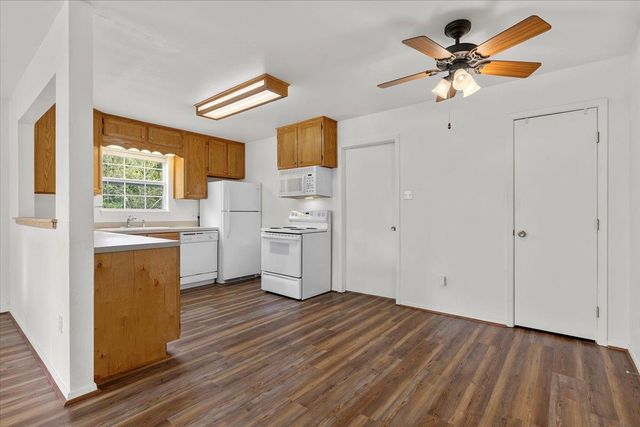 134 Tejas ST, Smithville, TX 78957